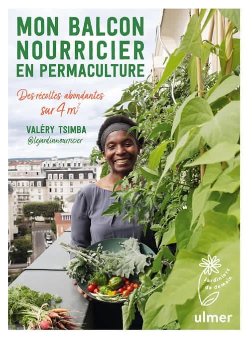 Couverture du livre “Mon balcon nourricier en permaculture” de Valéry Tsimba, montrant une femme récoltant des légumes sur un balcon urbain.