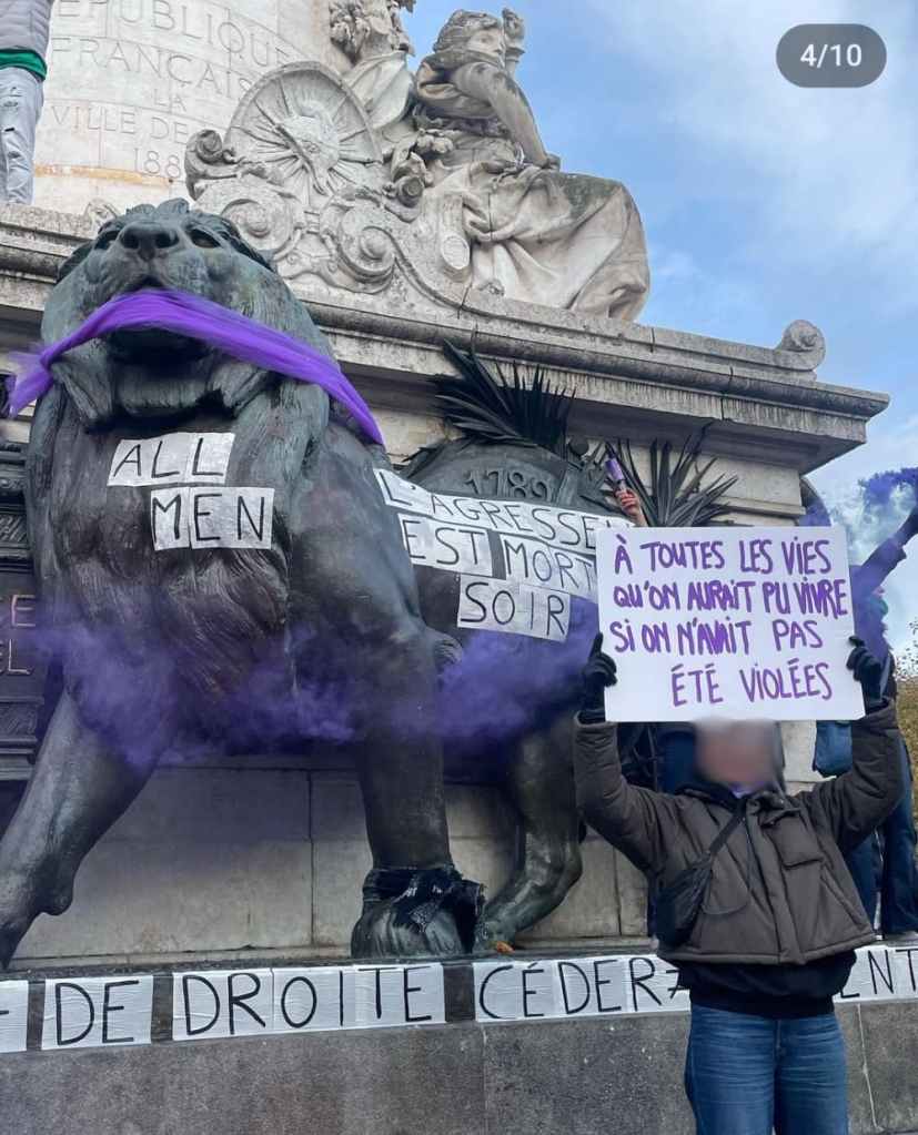 Manifestation à la Place de la République avec messages contre les violences sexuelles.