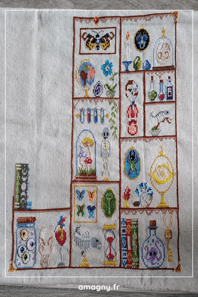 broderie cabinet curiosités