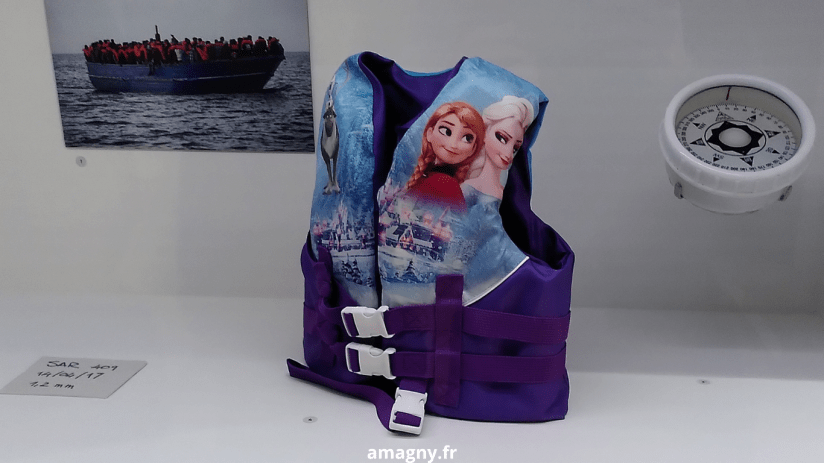 gilet sauvetage non conforme à l'image de la reine des neiges