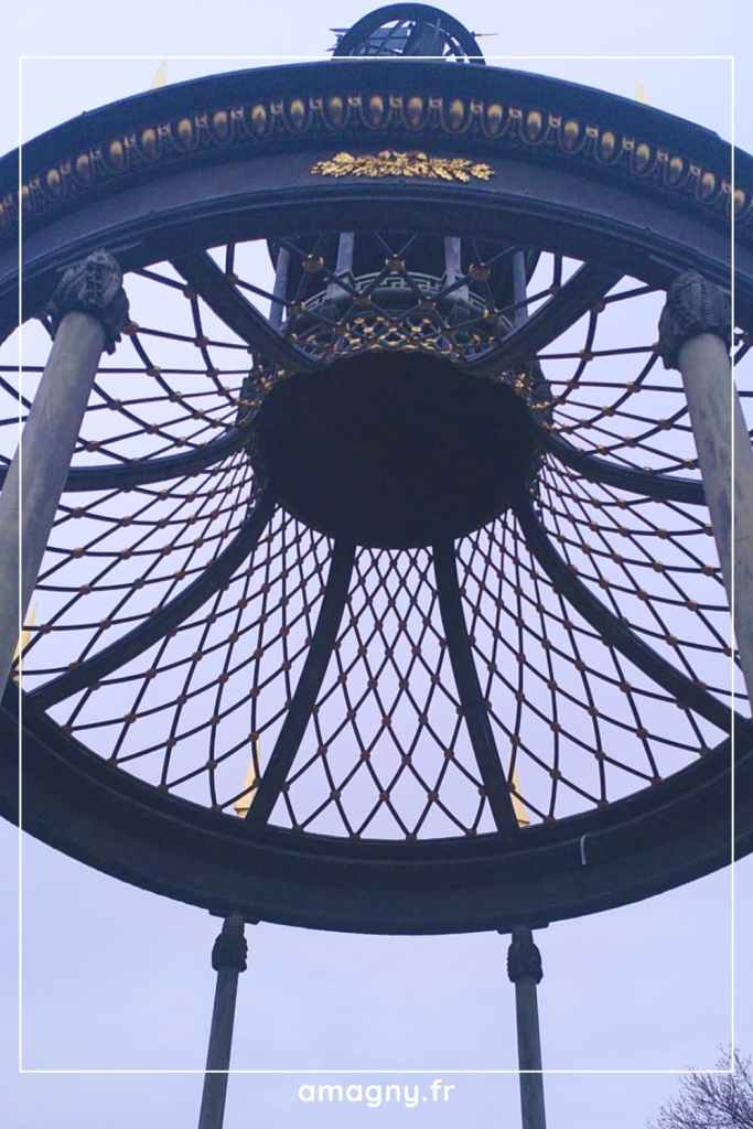 Vue intérieure de la Gloriette de Buffon au Jardin des Plantes.