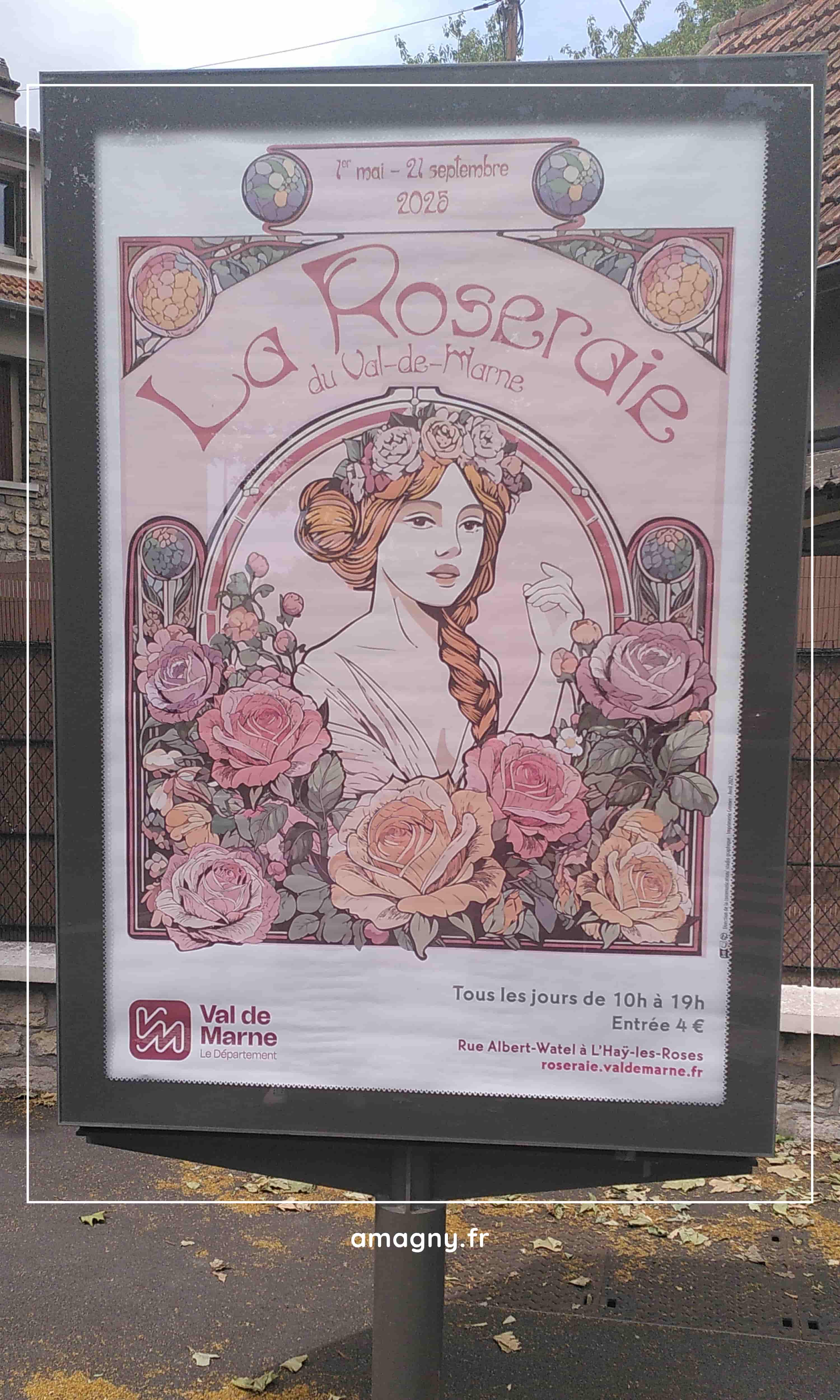 Affiche Art nouveau de la Roseraie du Val-de-Marne 2025 Ă LâHaĂż-les-Roses.
